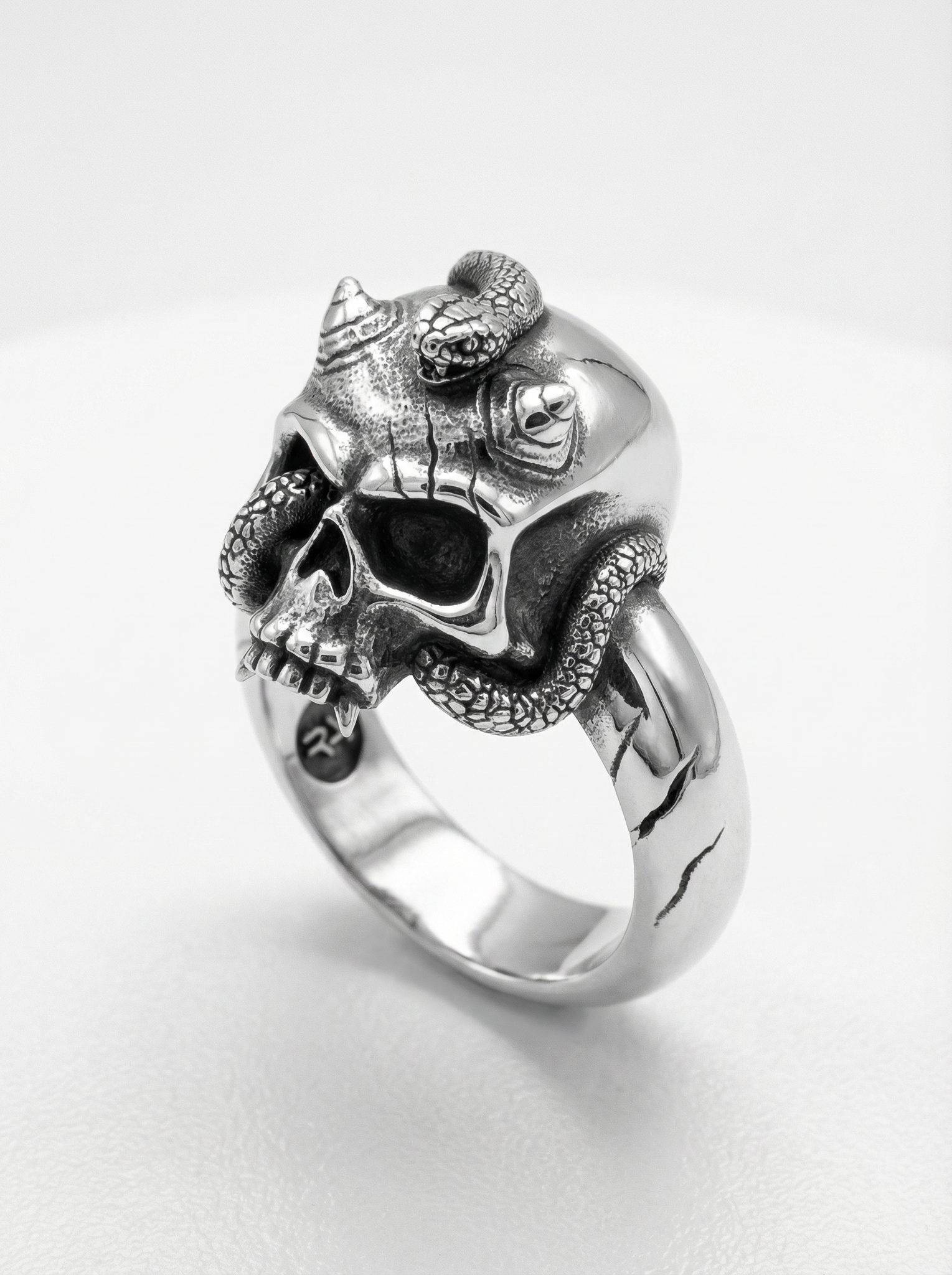 Anillo calavera demonio serpiente enroscada plata 925 para hombre Roberto Axpe
