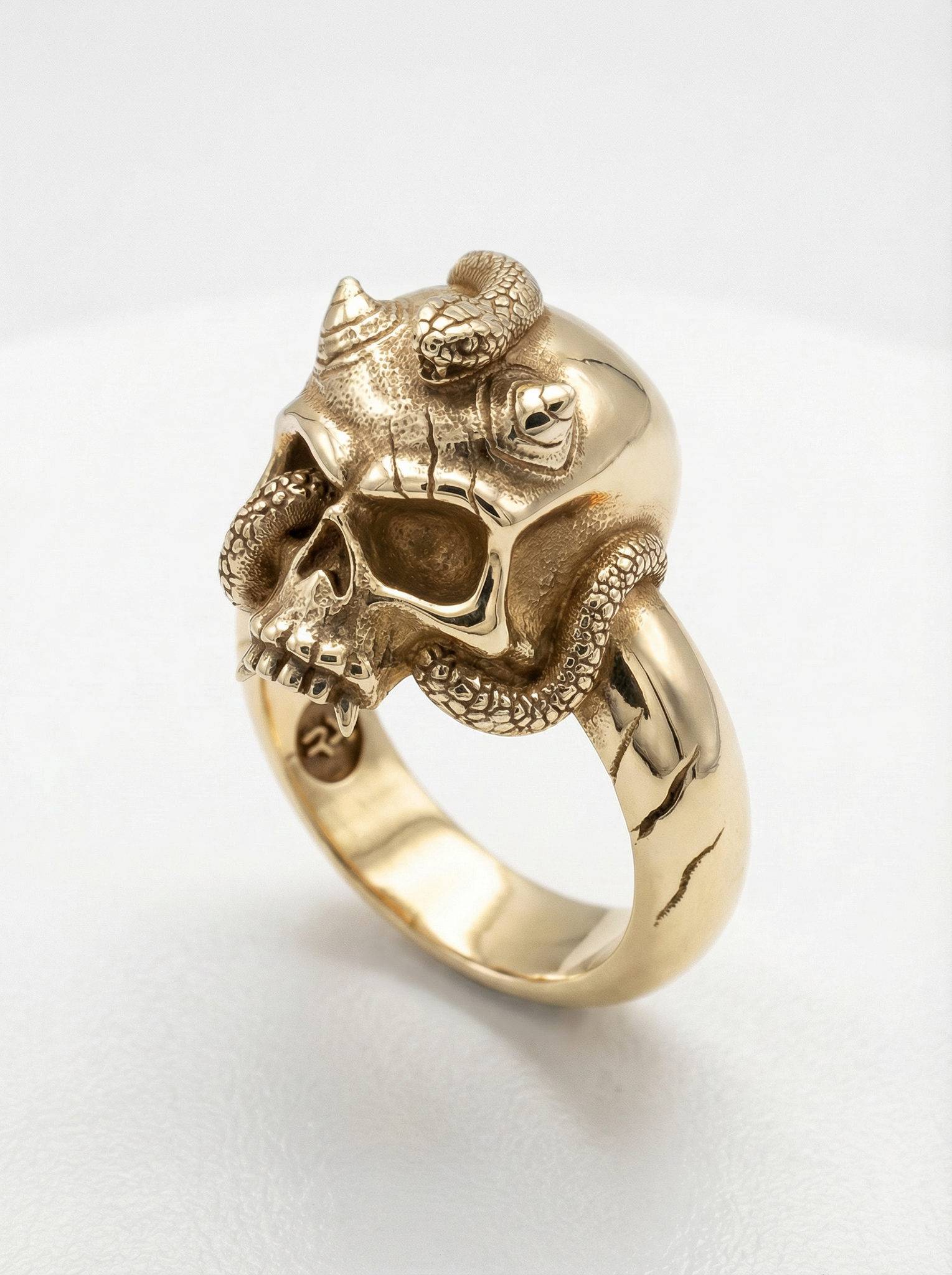 Anillo calavera demonio serpiente enroscada plata chapada oro para hombre Roberto Axpe