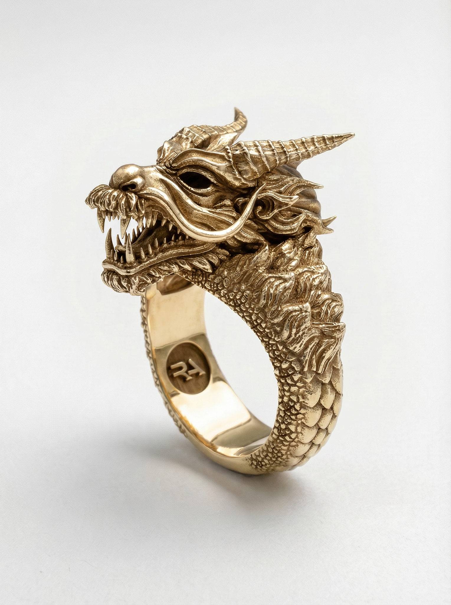 Anillo dragon plata chapada oro para hombre Roberto Axpe