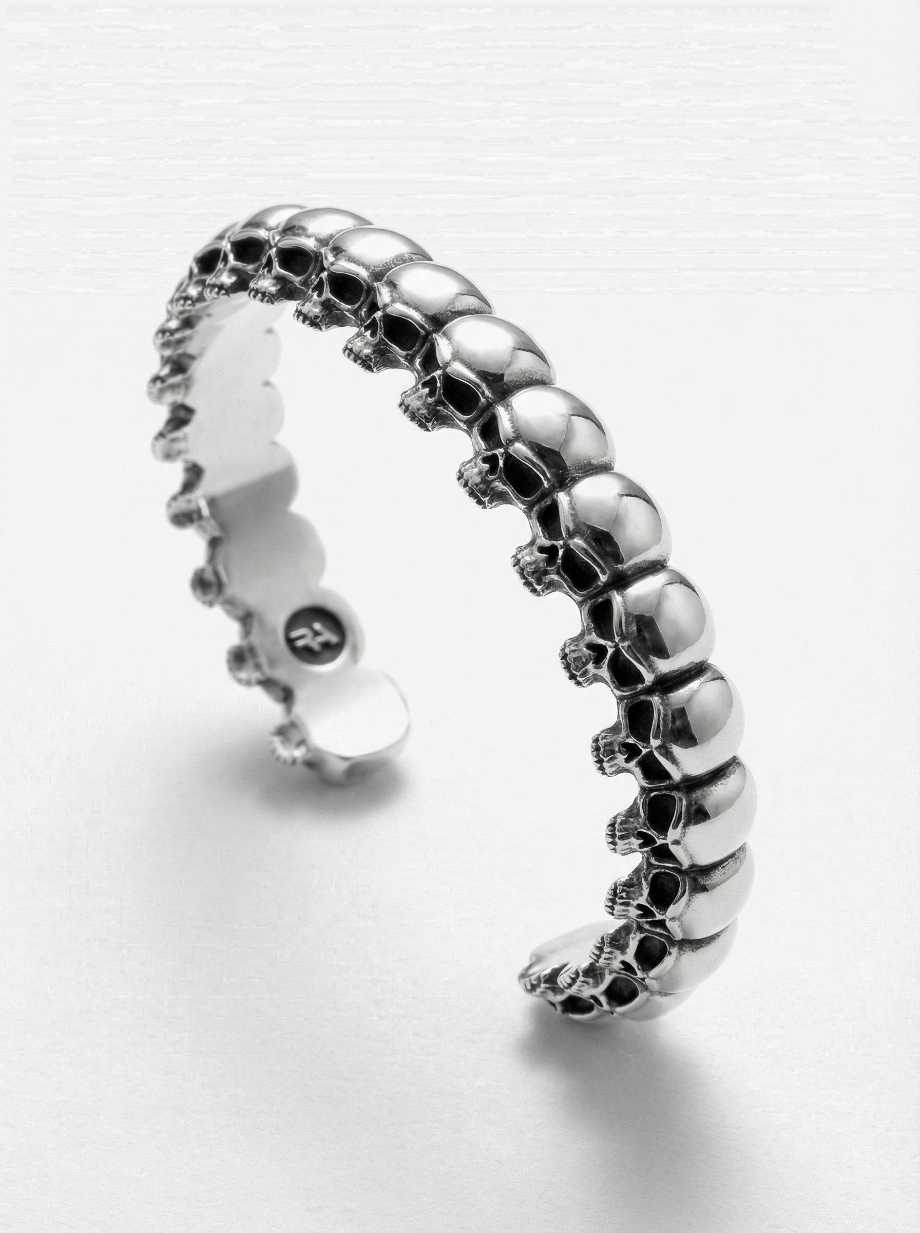 pulsera-calaveras-plata-vista-perspectiva