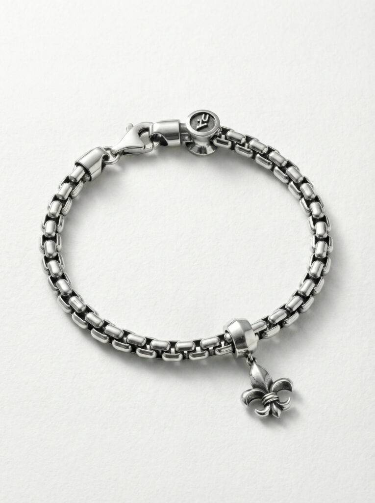 pulsera de plata, cadena y colgante flor de lis vista superior perspectiva
