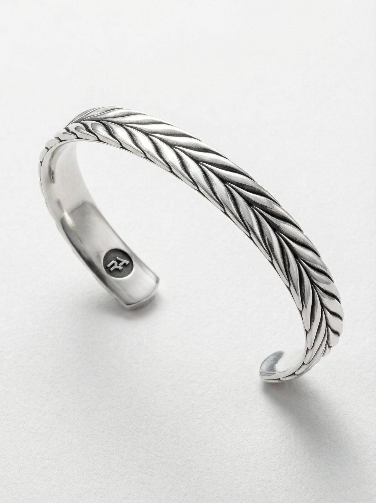 Pulsera Espiga rígida en plata de ley 925 de Roberto Axpe