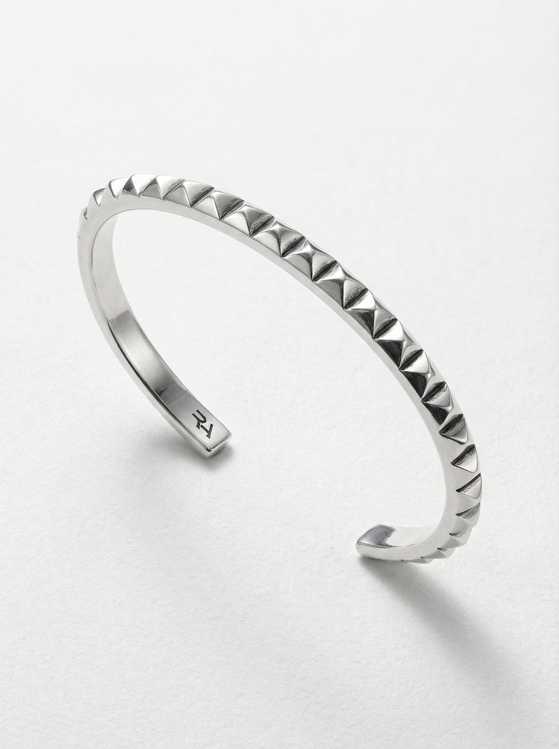 pulsera-pinchos-plata-vista-perspectiva-1