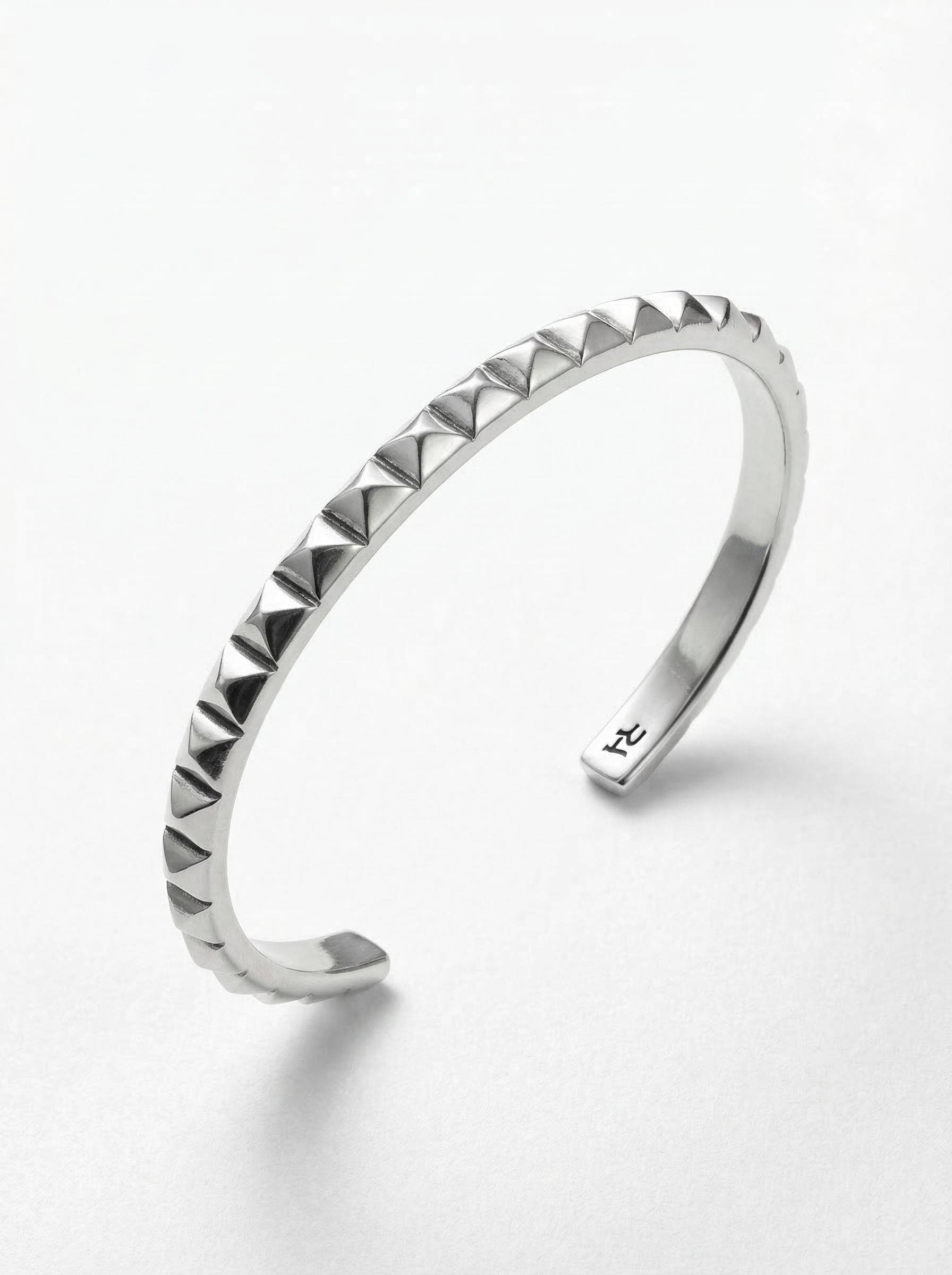 pulsera-pinchos-plata-vista-perspectiva-2