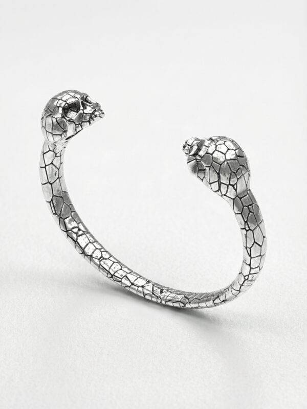 pulsera-rigida-calaveras-plata-vista-perspectiva