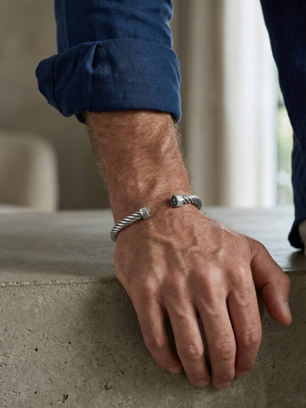 PULSERA RIGIDA TORNILLO de Roberto Axpe
