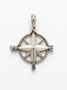 colgante rosa de los vientos plata- vista frontal