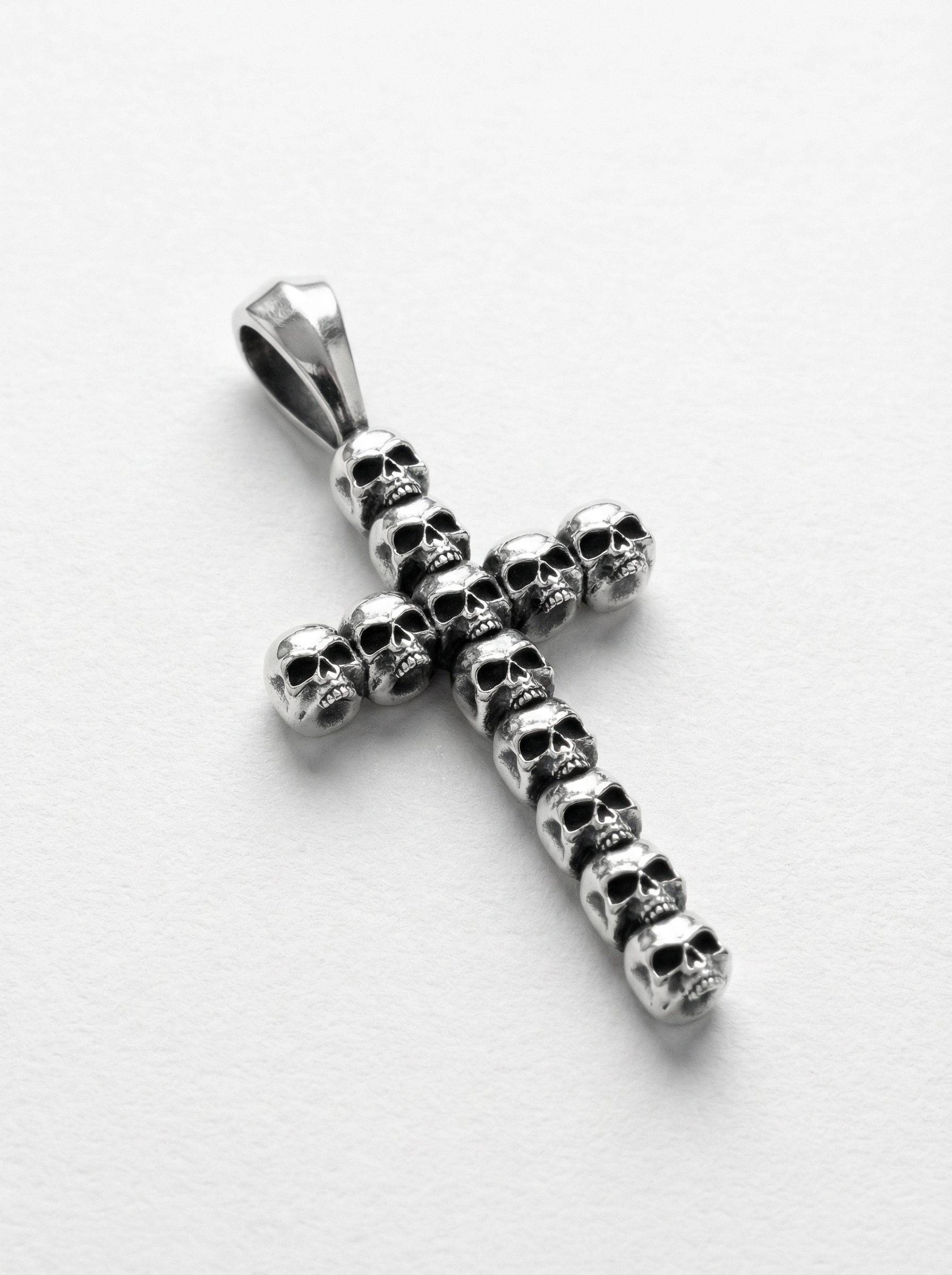 cruz de calaveras de plata de ley 925 - vista perspectiva 1
