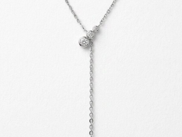 colgante corbata de oro blanco con diamantes- vista frontal