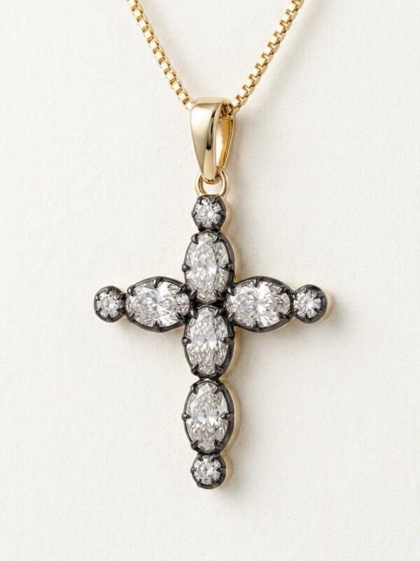 Cruz de Diamantes Ovales en Oro Amarillo 18K