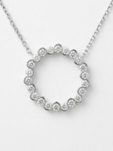 Colgante Halo Eternal en Oro de 18K con Diamantes
