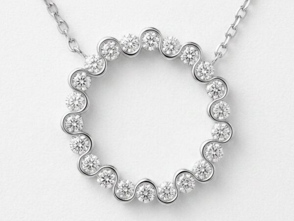 Colgante Halo Eternal en Oro de 18K con Diamantes
