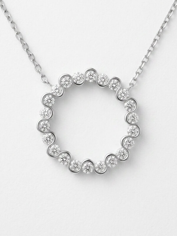 Colgante Halo Eternal en Oro de 18K con Diamantes