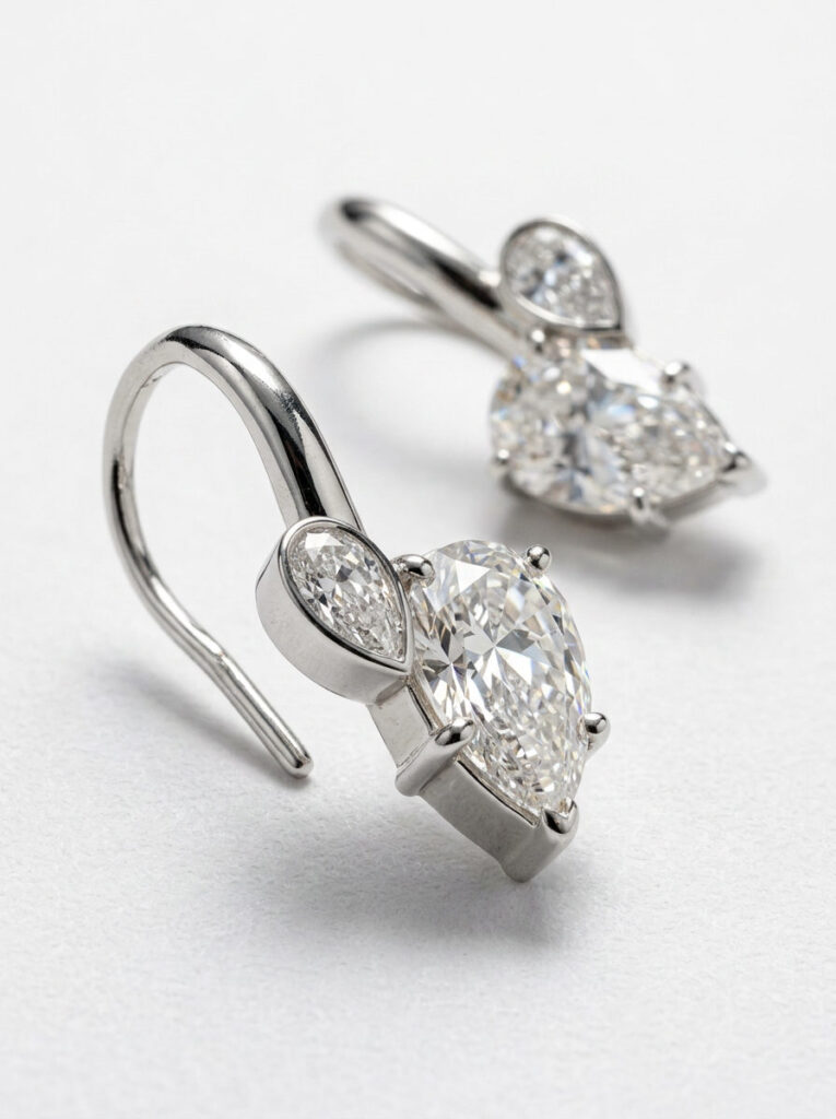 pendientes oro blanco con gancho y diamantes pera vista perspectiva